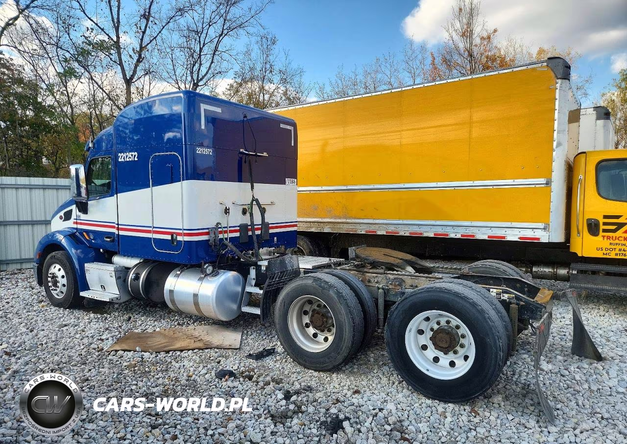 2017 Peterbilt 579 VIN:1XPBDP9X7HD359256 - 14
