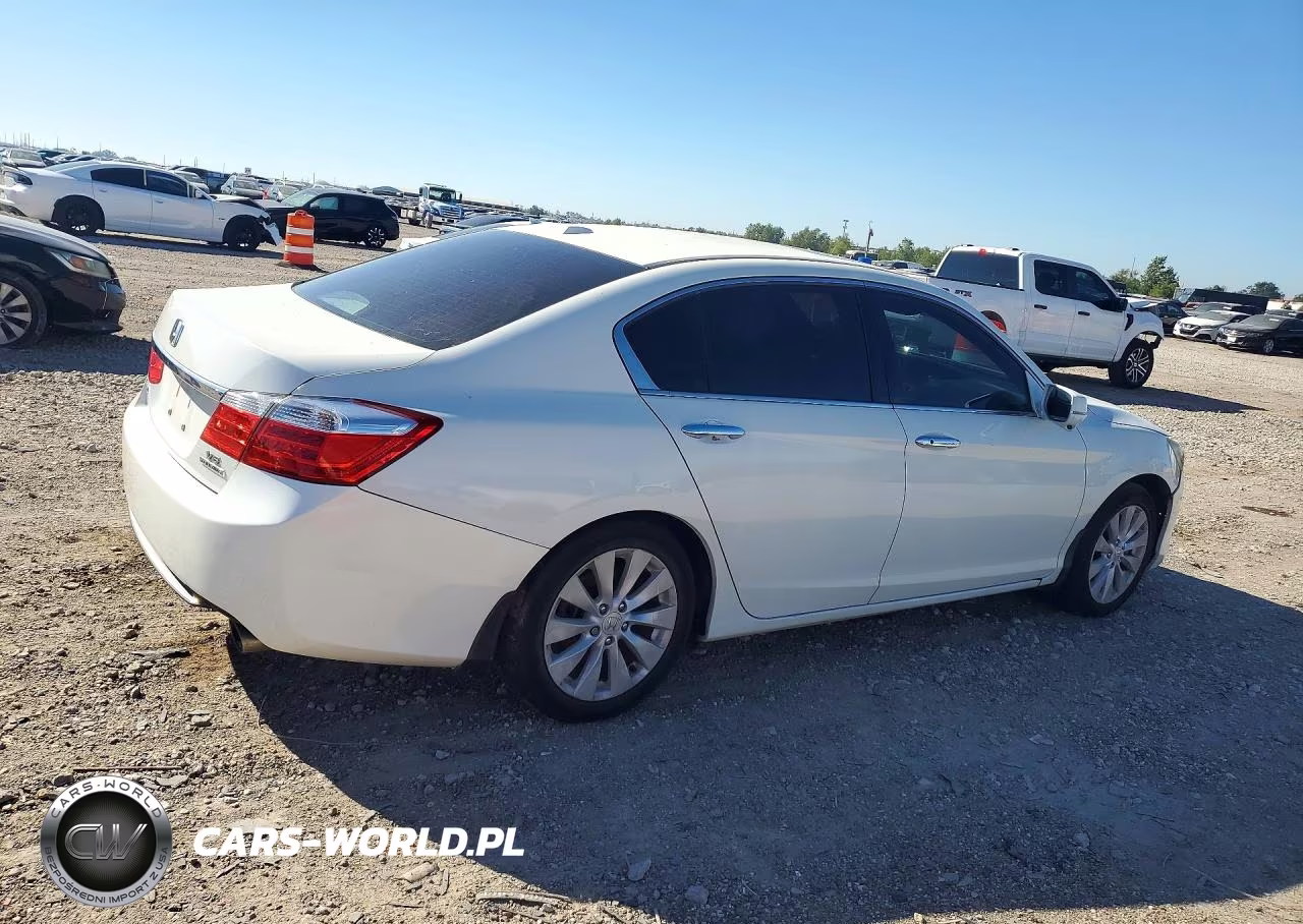 2013 Honda Accord Touring VIN:1HGCR3F96DA032933 - 3