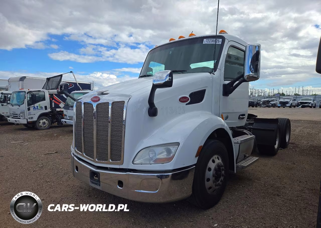 2017 Peterbilt 579 Semi Truck