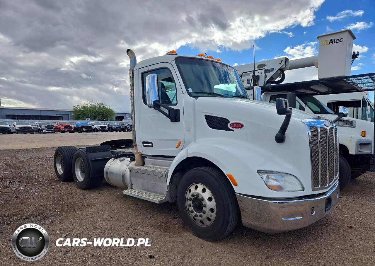 2017 Peterbilt 579 Semi Truck VIN:1XPBDP9XXHD441188 - 4