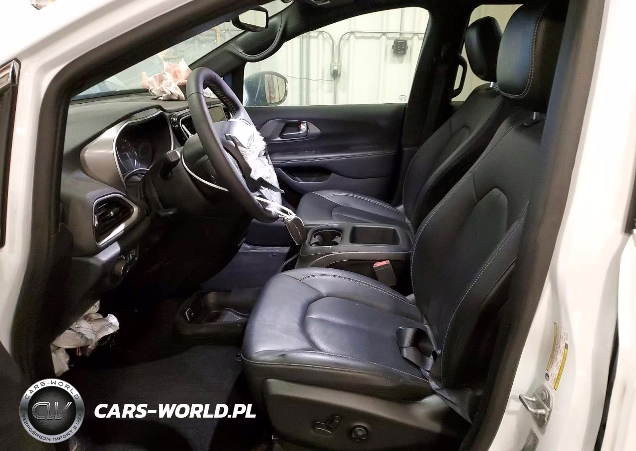 2025 Chrysler Voyager Lx VIN:2C4RC1CG7SR523599 - 7