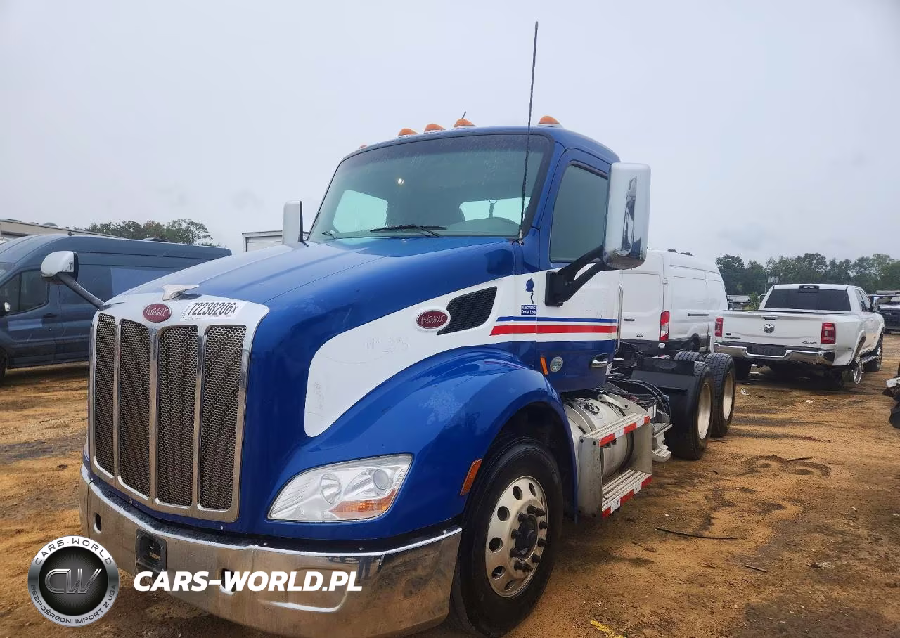 2017 Peterbilt 579 Semi Truck VIN:1XPBDP9X3HD358797 - 1