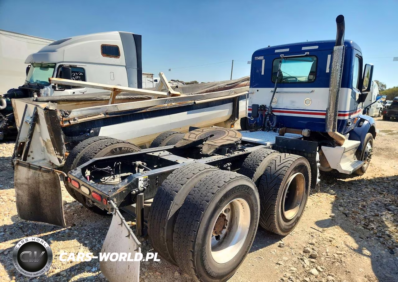 2018 Peterbilt 579 Semi Truck VIN:1XPBDP9X4JD474743 - 3