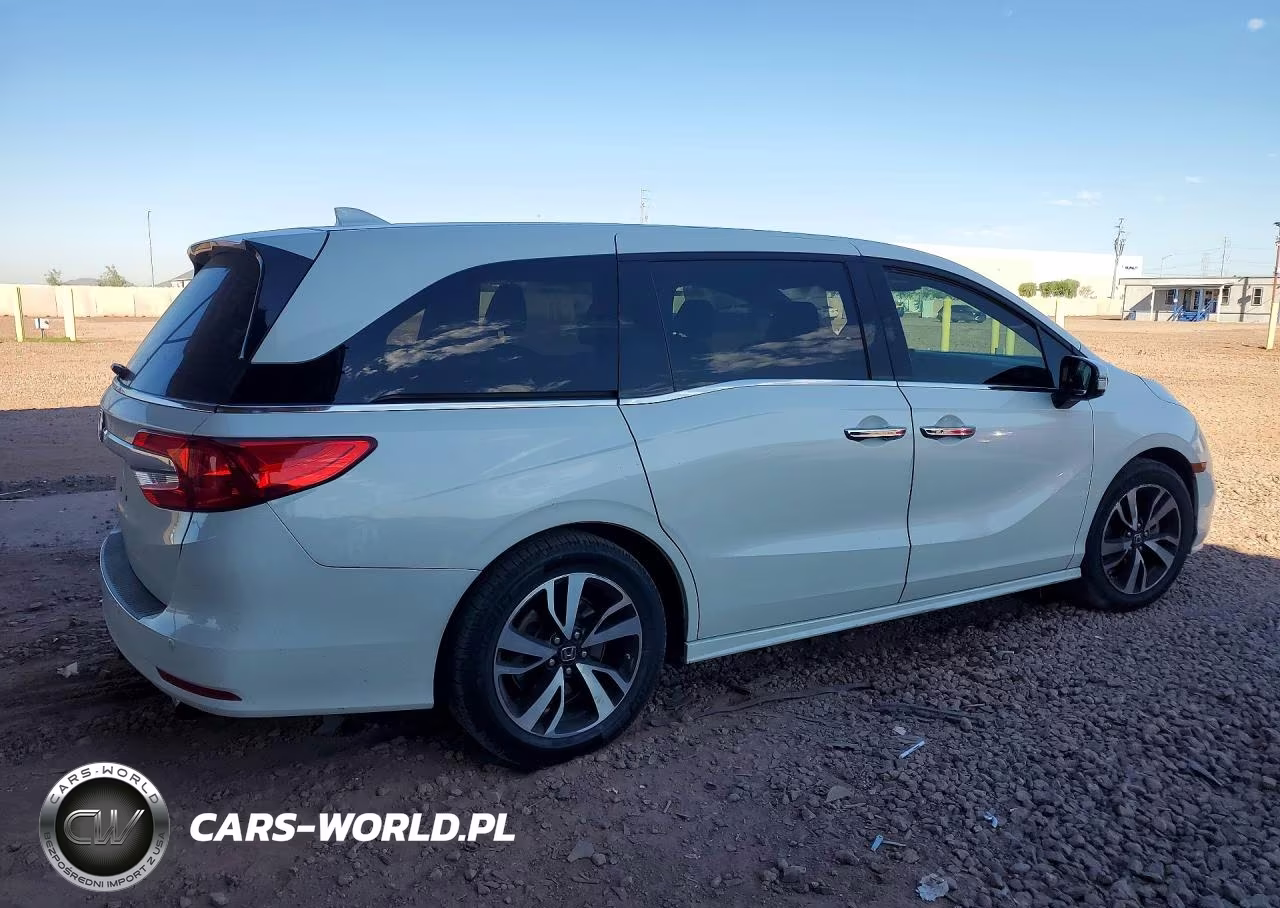 2018 Honda Odyssey Elite VIN:5FNRL6H9XJB019159 - 3