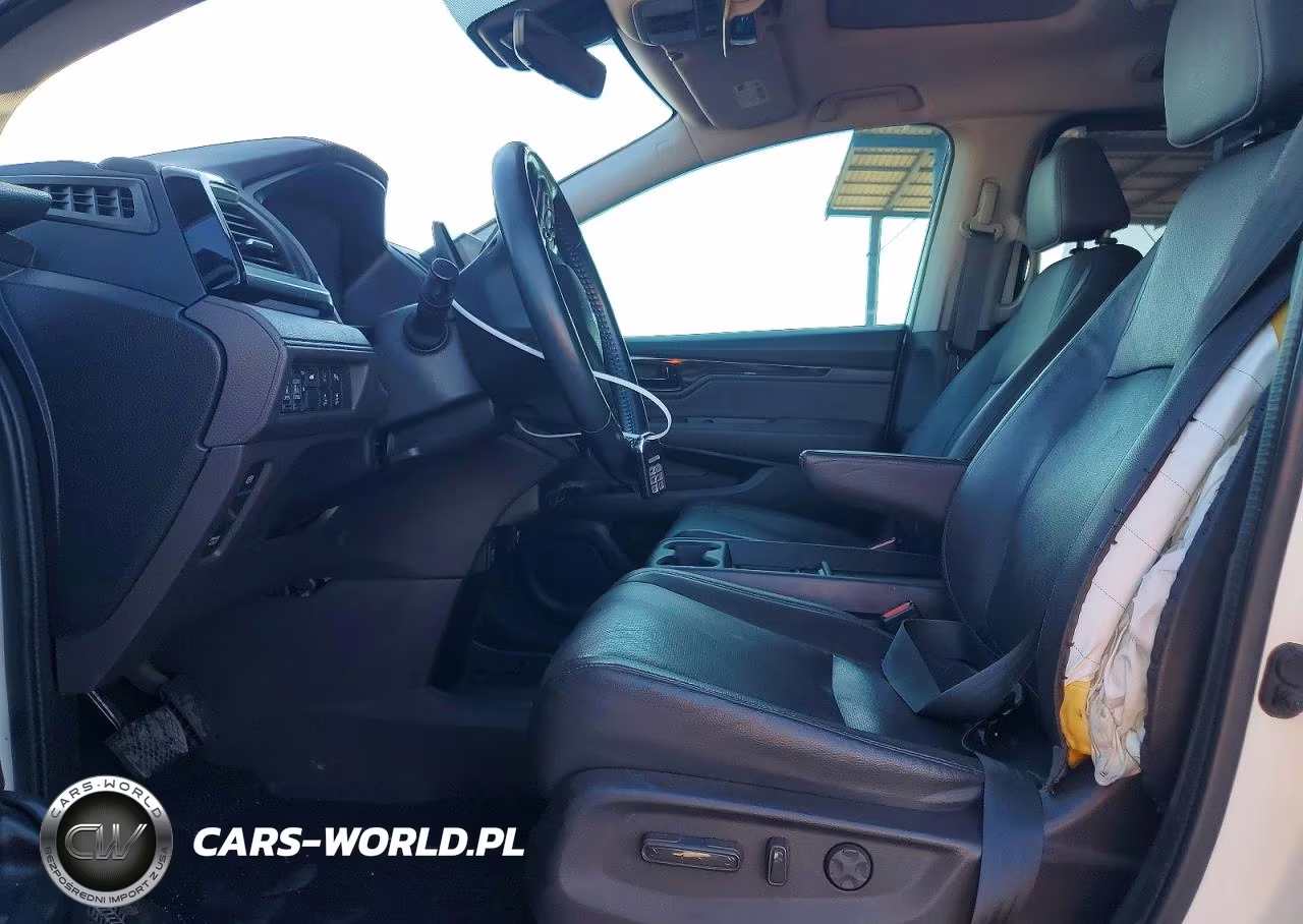 2018 Honda Odyssey Elite VIN:5FNRL6H9XJB019159 - 7