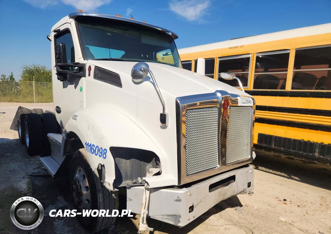 2017 Kenworth T880 Semi Truck VIN:1XKZDK9X4HJ163977 - 4