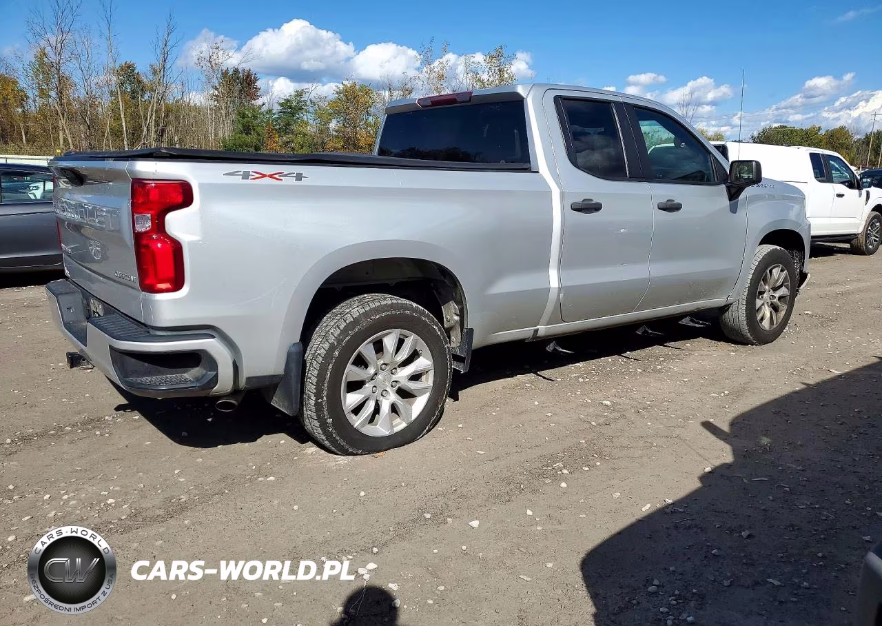 2021 Chevrolet Silverado K1500 Custom VIN:1GCRYBEK0MZ305005 - 3