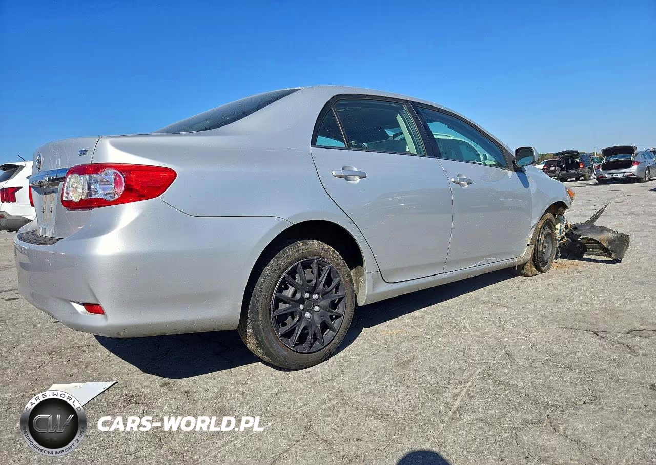 2013 Toyota Corolla Le VIN:5YFBU4EE0DP120238 - 3