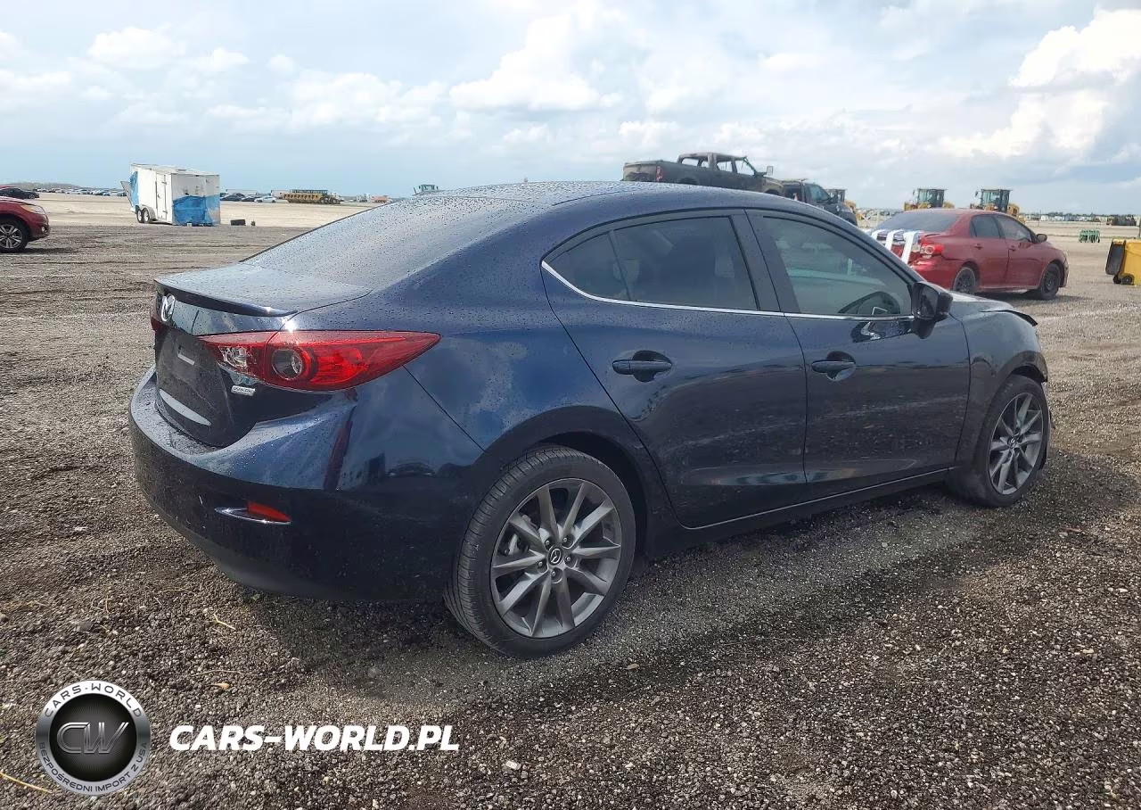 2018 Mazda 3 Touring VIN:3MZBN1V30JM204943 - 3