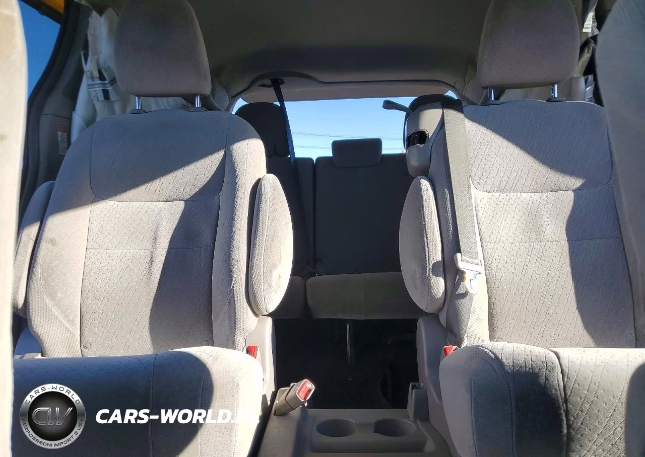 2017 Toyota Sienna Le VIN:5TDKZ3DCXHS804240 - 10