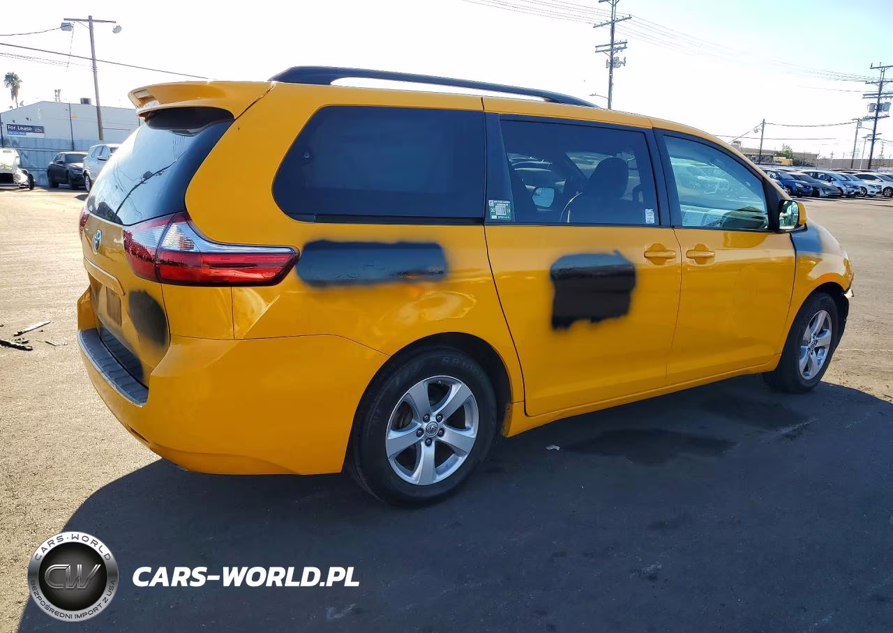 2017 Toyota Sienna Le VIN:5TDKZ3DCXHS804240 - 3