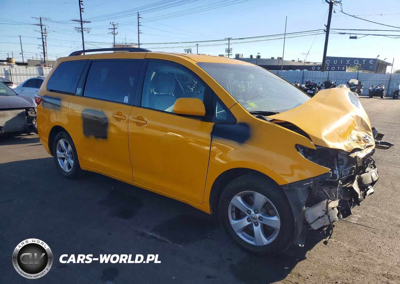 2017 Toyota Sienna Le VIN:5TDKZ3DCXHS804240 - 4