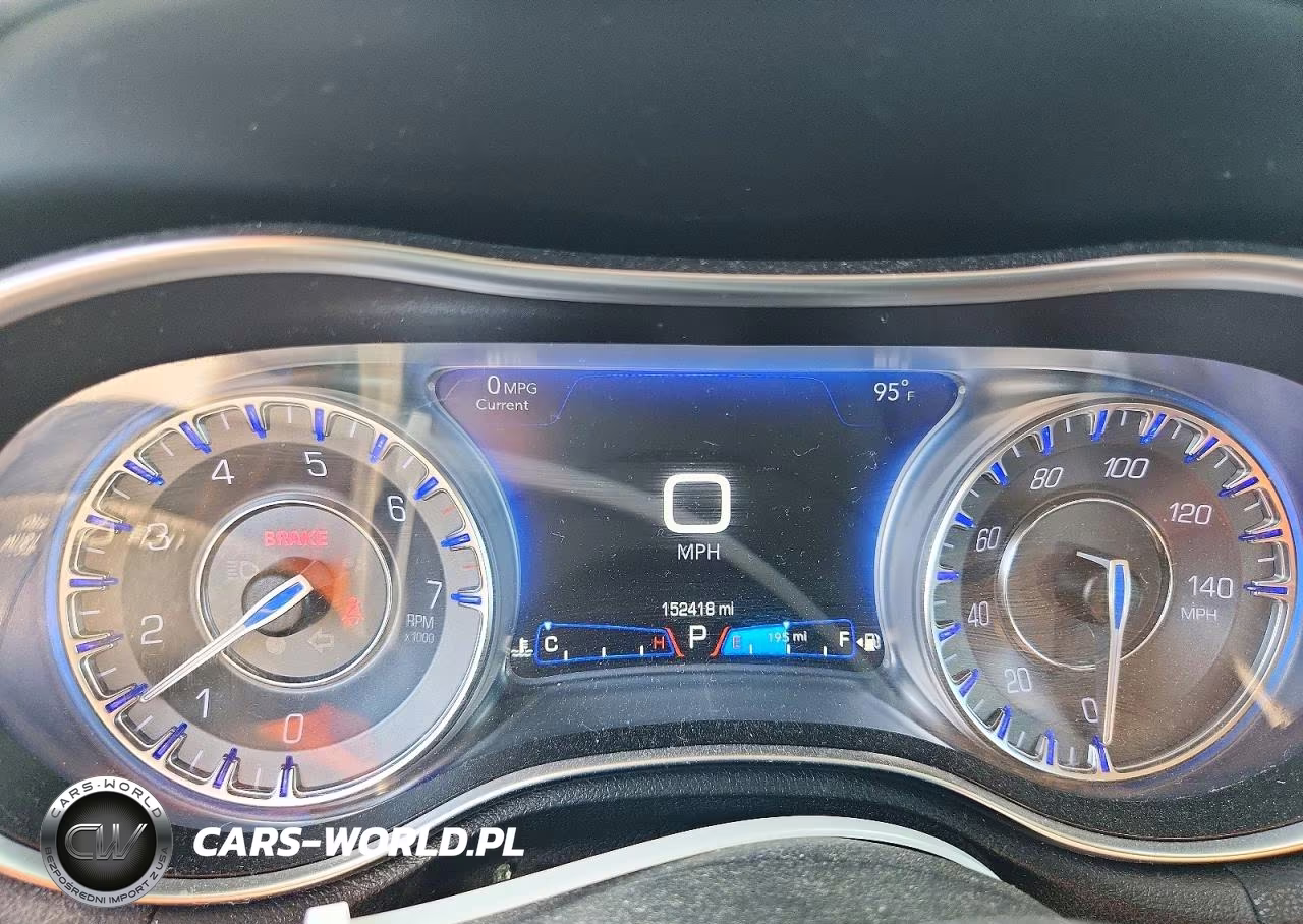 2018 Chrysler 300 Limited VIN:2C3CCAKG2JH168504 - 9