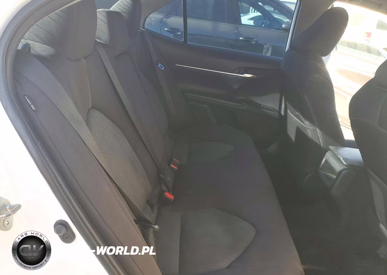 2019 Toyota Camry L VIN:4T1B11HK3KU254214 - 10
