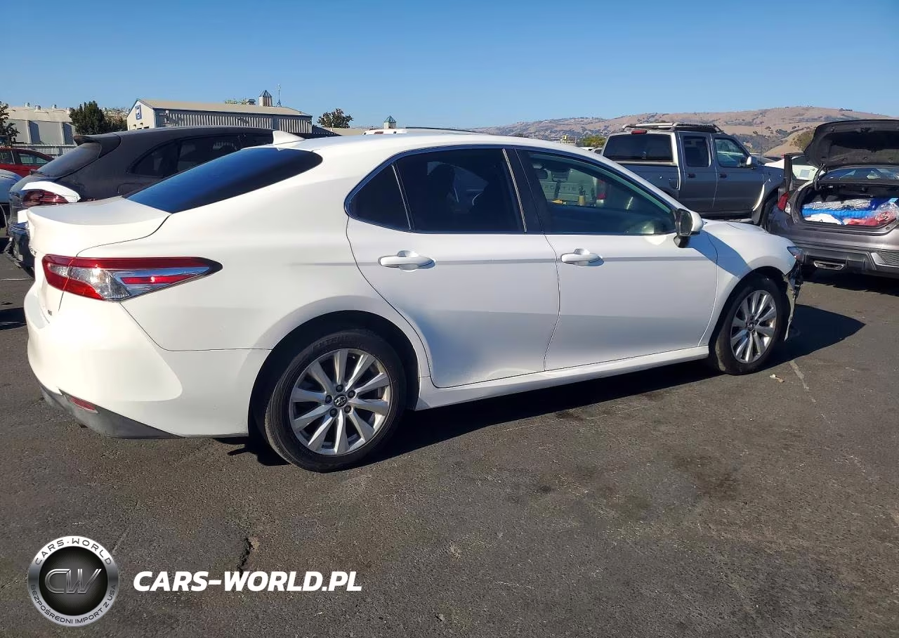 2019 Toyota Camry L VIN:4T1B11HK3KU254214 - 3