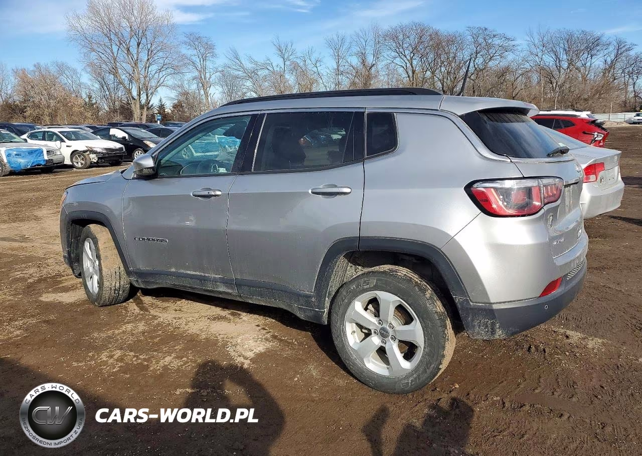 2018 Jeep Compass Latitude VIN:3C4NJDBBXJT325218 - 2