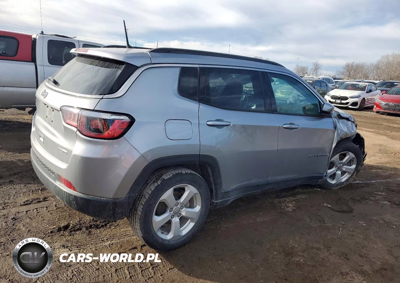 2018 Jeep Compass Latitude VIN:3C4NJDBBXJT325218 - 3
