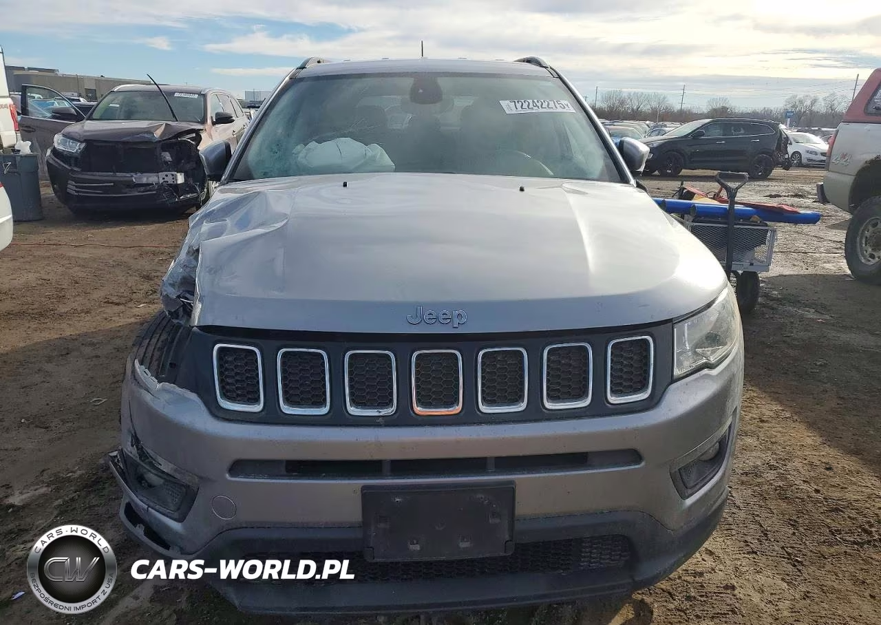 2018 Jeep Compass Latitude VIN:3C4NJDBBXJT325218 - 5