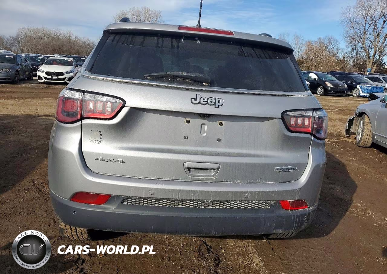 2018 Jeep Compass Latitude VIN:3C4NJDBBXJT325218 - 6