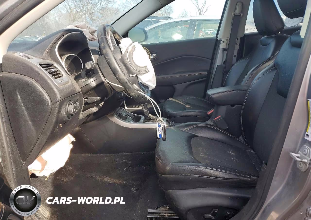 2018 Jeep Compass Latitude VIN:3C4NJDBBXJT325218 - 7