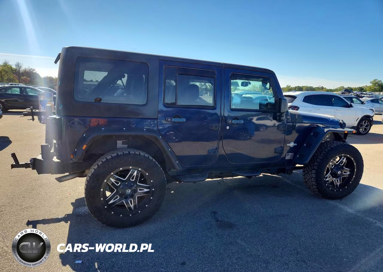 2013 Jeep Wrangler Unlimited Sport VIN:1C4HJWDGXDL617047 - 3