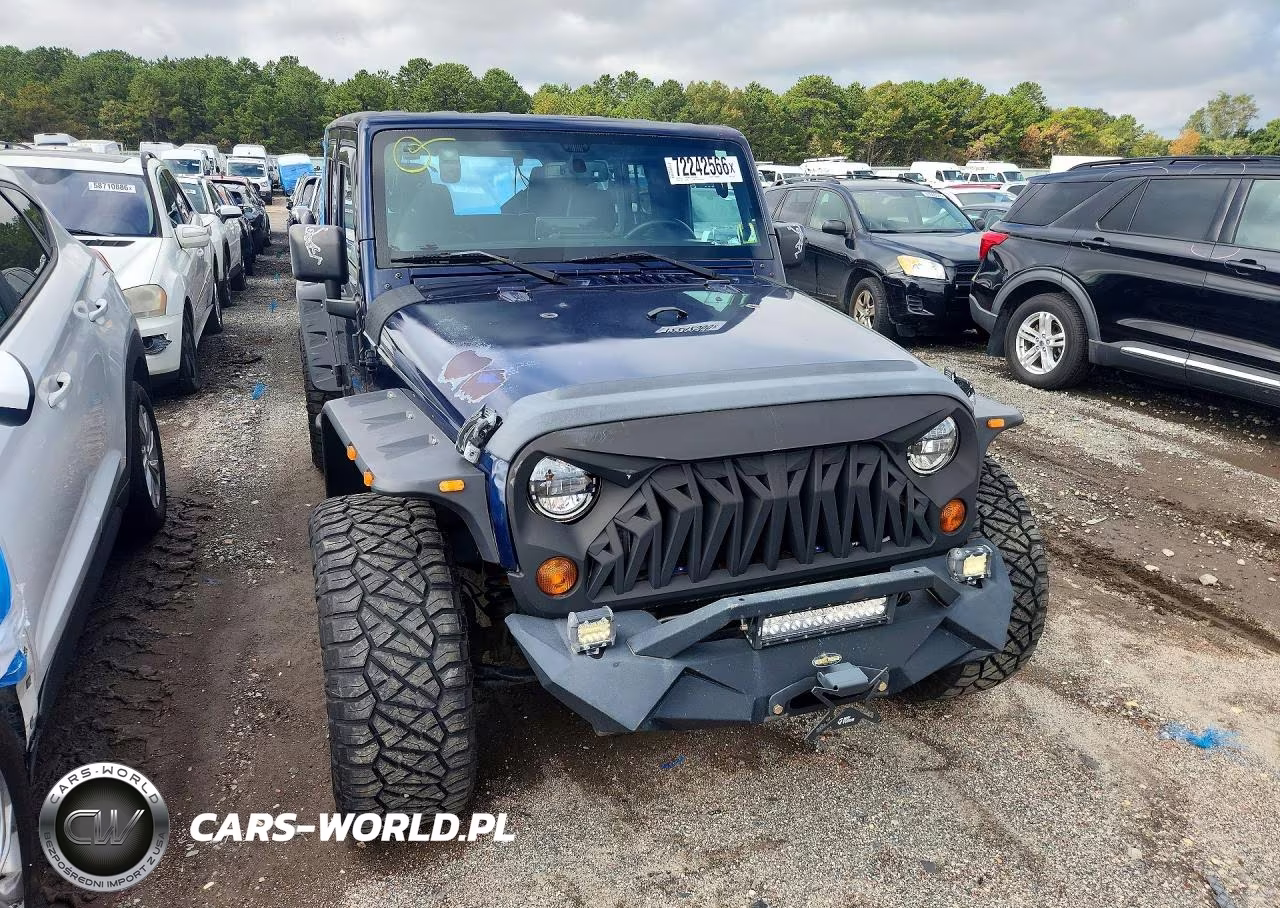 2013 Jeep Wrangler Unlimited Sport VIN:1C4HJWDGXDL617047 - 4