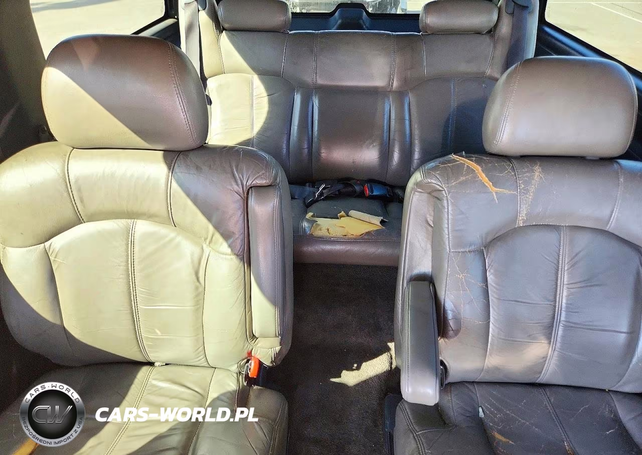2000 Chevrolet Suburban C1500 VIN:3GNEC16T3YG164314 - 10