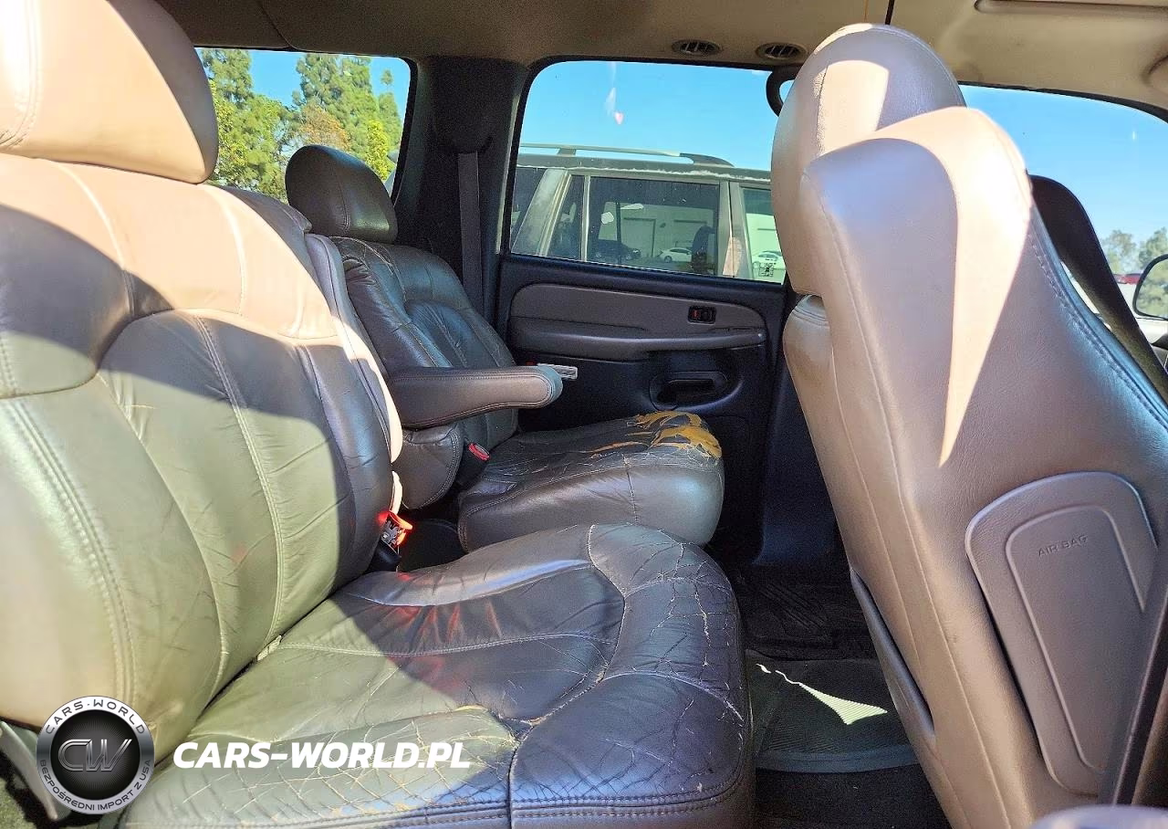 2000 Chevrolet Suburban C1500 VIN:3GNEC16T3YG164314 - 11