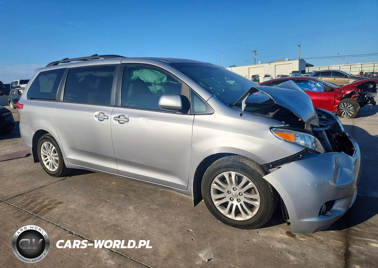 2013 Toyota Sienna Xle VIN:5TDYK3DCXDS351696 - 4
