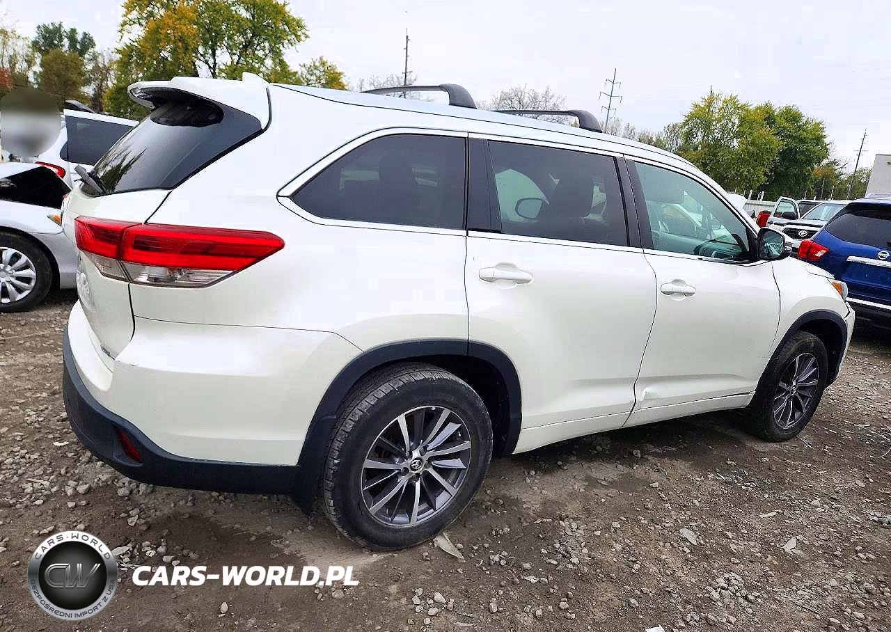2018 Toyota Highlander Xle VIN:5TDJZRFH7JS543243 - 3