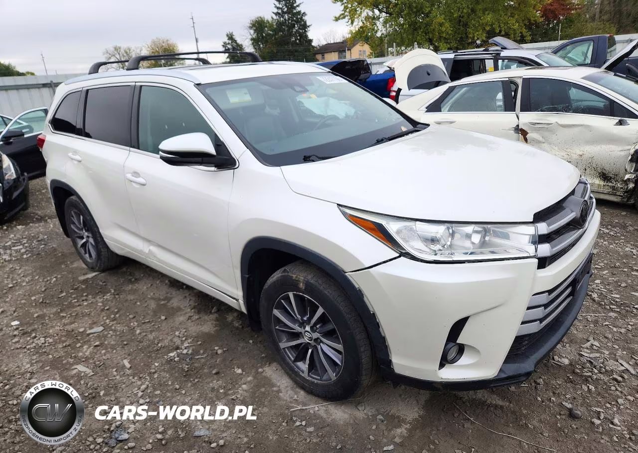 2018 Toyota Highlander Xle VIN:5TDJZRFH7JS543243 - 4