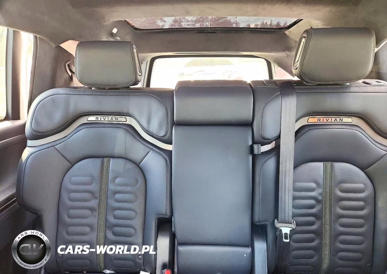 2023 Rivian R1S Adventure VIN:7PDSGABA1PN017640 - 10