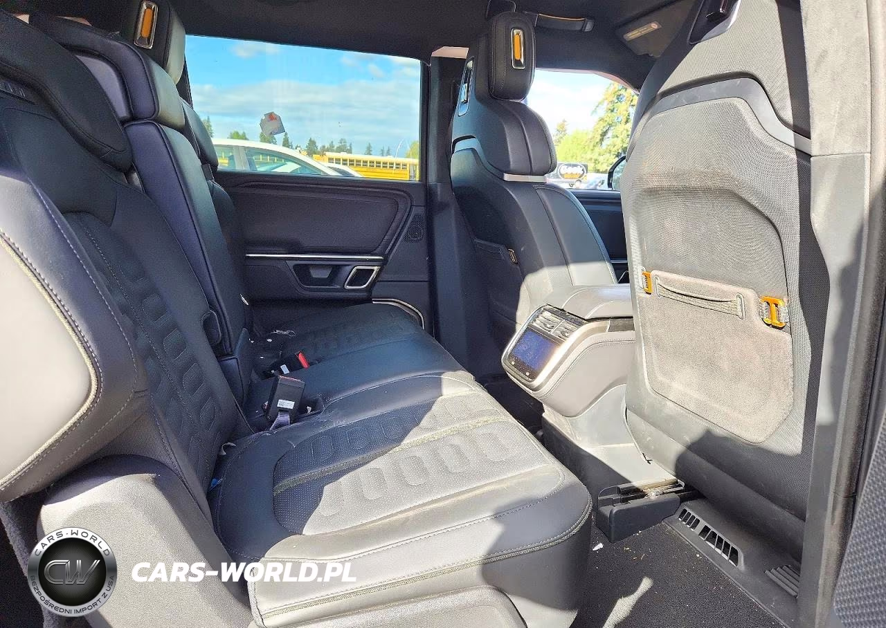 2023 Rivian R1S Adventure VIN:7PDSGABA1PN017640 - 11