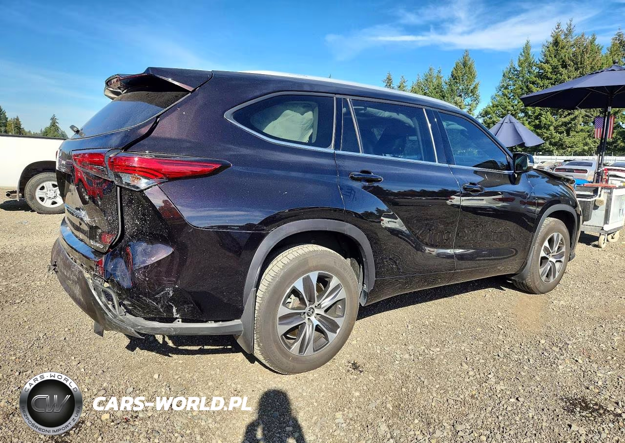 2022 Toyota Highlander Xle VIN:5TDHZRBH3NS194723 - 3