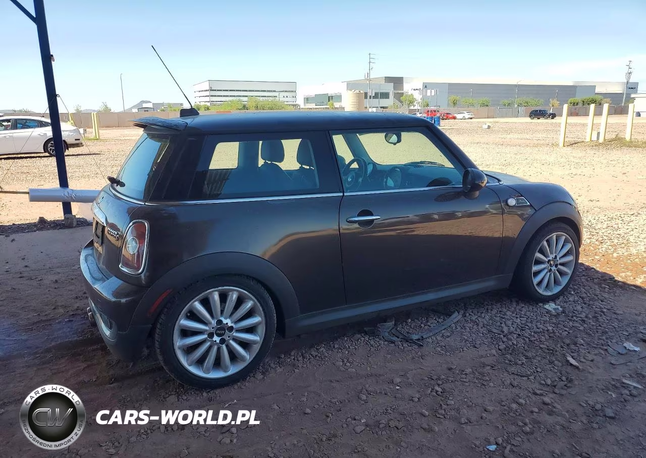 2010 Mini Cooper S VIN:WMWMF7C57ATX45129 - 3