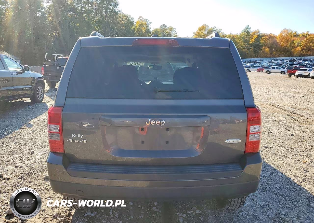 2014 Jeep Patriot Latitude VIN:1C4NJRFB6ED892450 - 6