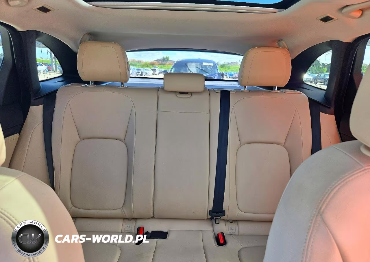 2018 Jaguar F-Pace Premium VIN:SADCJ2FN8JA274264 - 10
