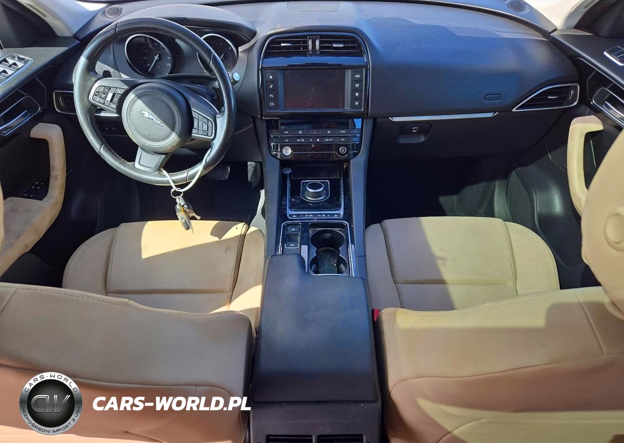 2018 Jaguar F-Pace Premium VIN:SADCJ2FN8JA274264 - 8