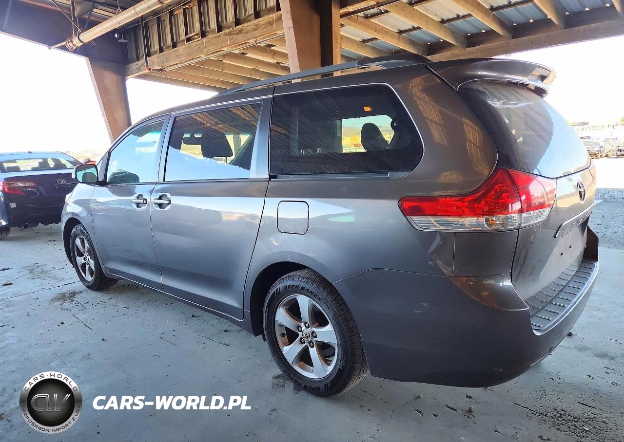 2013 Toyota Sienna Le VIN:5TDKK3DC4DS332602 - 2