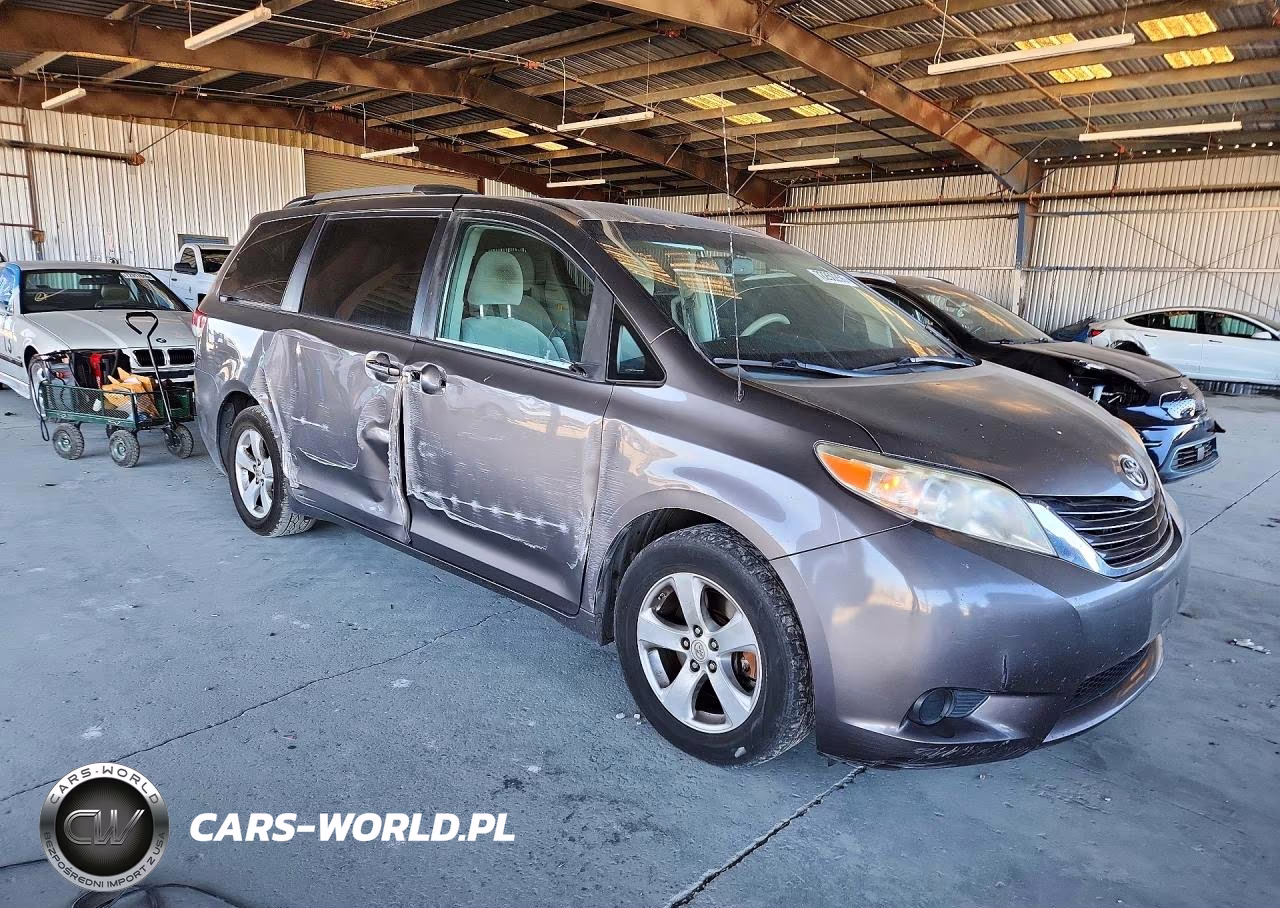 2013 Toyota Sienna Le VIN:5TDKK3DC4DS332602 - 4