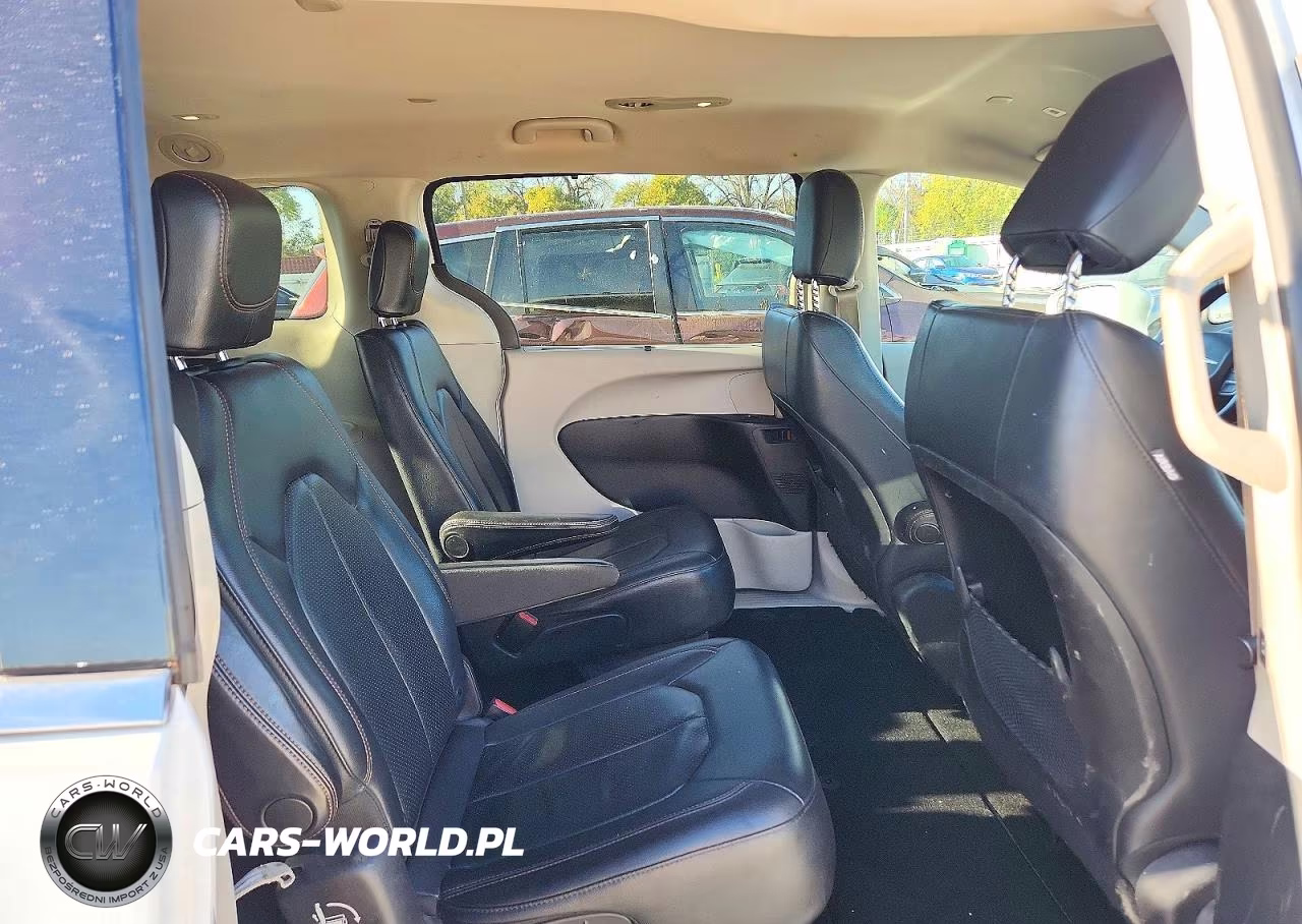 2019 Chrysler Pacifica Touring L VIN:2C4RC1BGXKR732210 - 11
