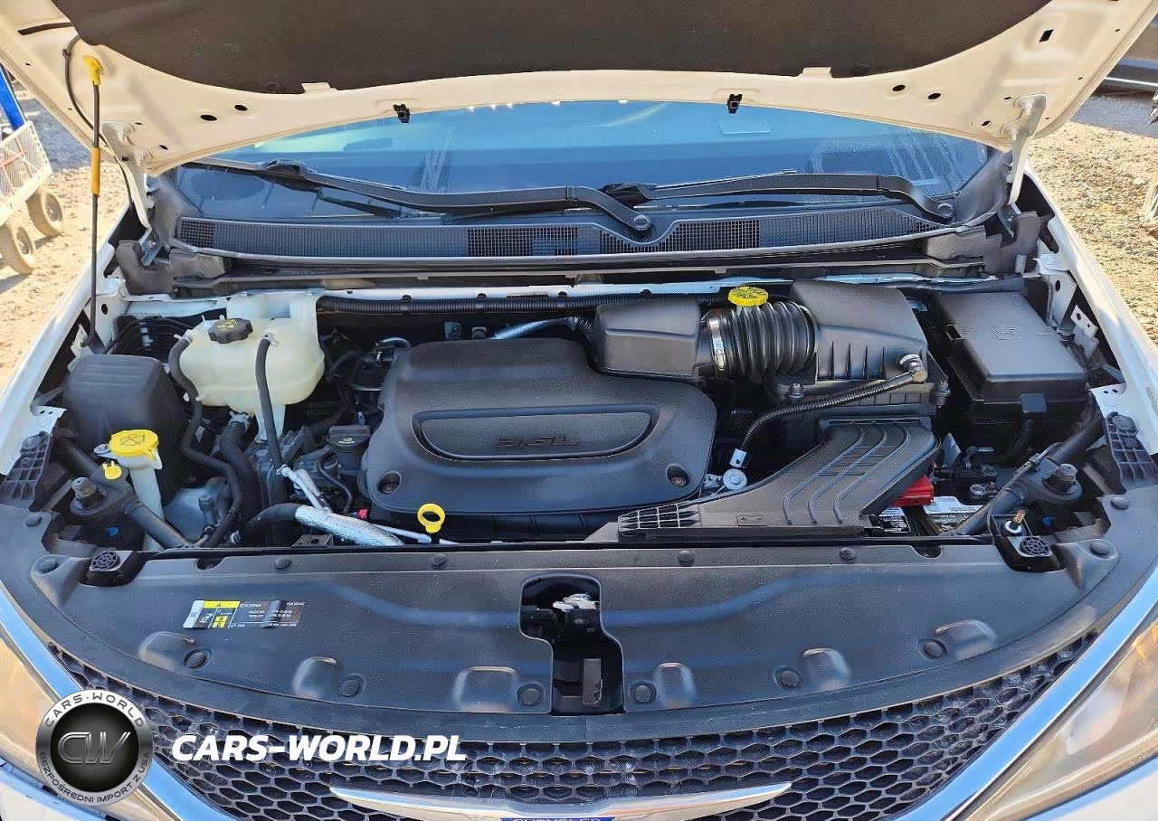 2019 Chrysler Pacifica Touring L VIN:2C4RC1BGXKR732210 - 12