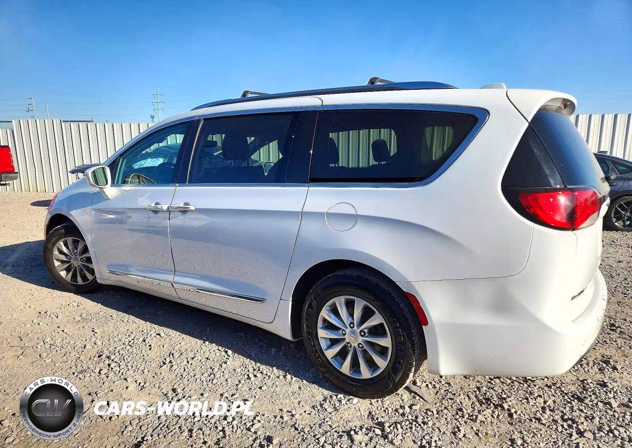 2019 Chrysler Pacifica Touring L VIN:2C4RC1BGXKR732210 - 2