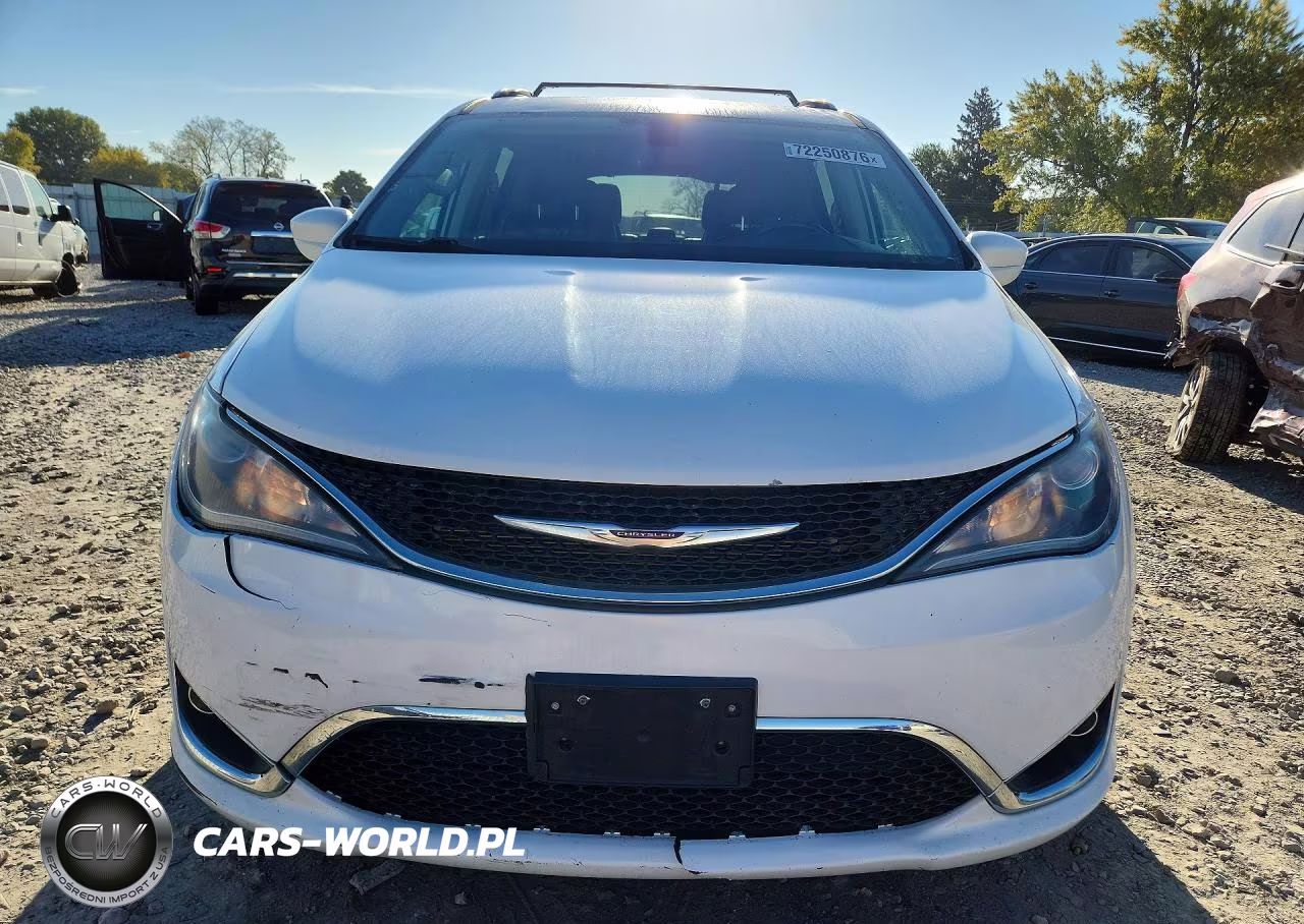 2019 Chrysler Pacifica Touring L VIN:2C4RC1BGXKR732210 - 5