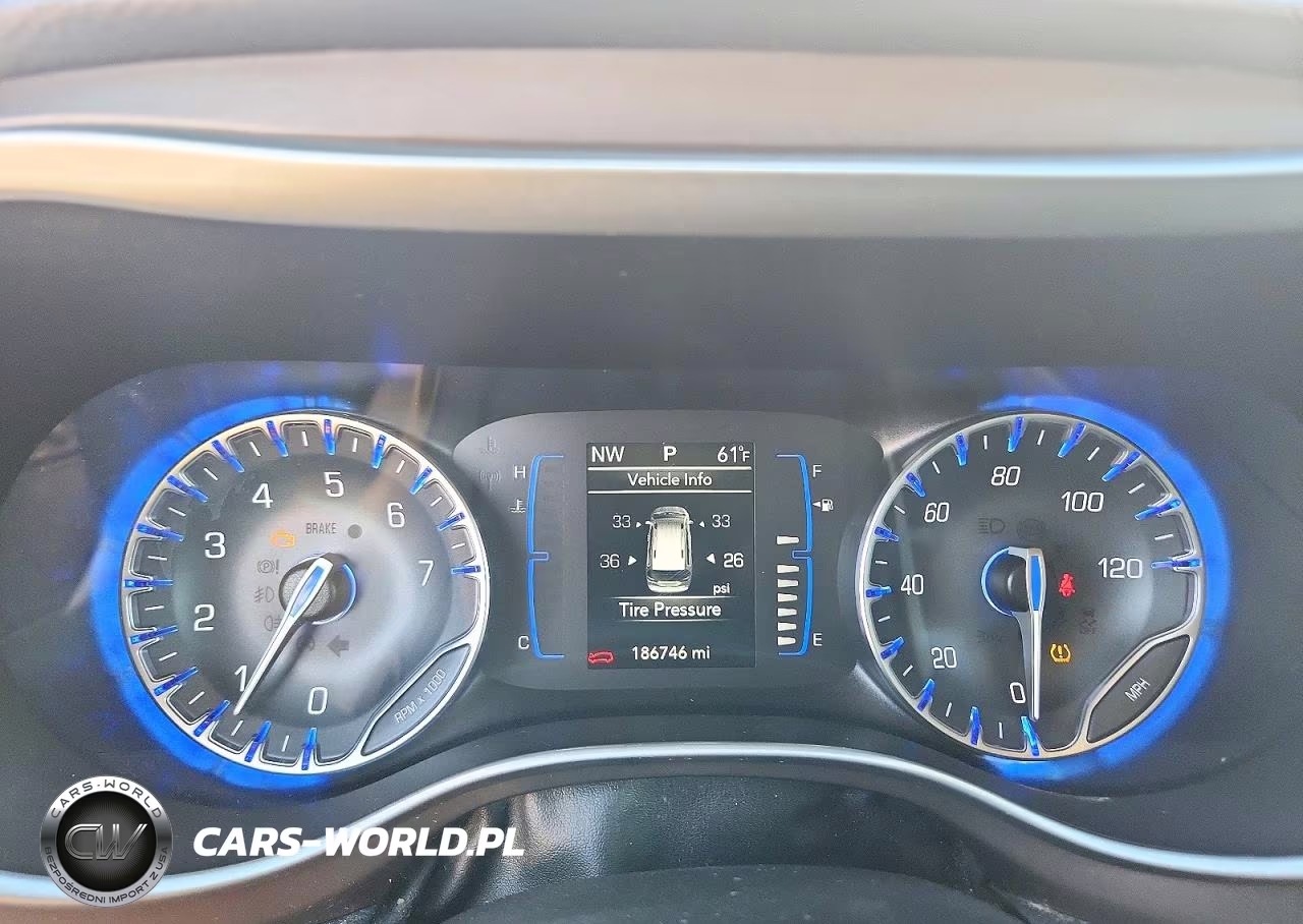 2019 Chrysler Pacifica Touring L VIN:2C4RC1BGXKR732210 - 9