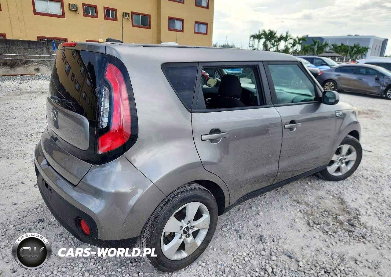 2018 Kia Soul Base VIN:KNDJN2A21J7588632 - 3