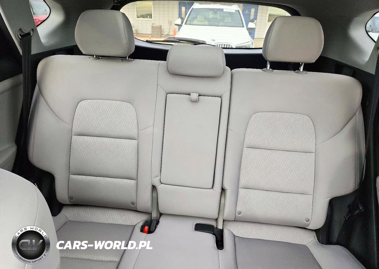 2018 Hyundai Tucson Value VIN:KM8J3CA26JU816374 - 10