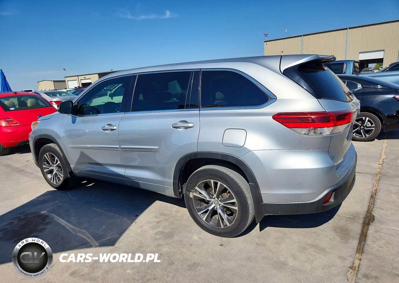2018 Toyota Highlander Le VIN:5TDZZRFH8JS241222 - 2