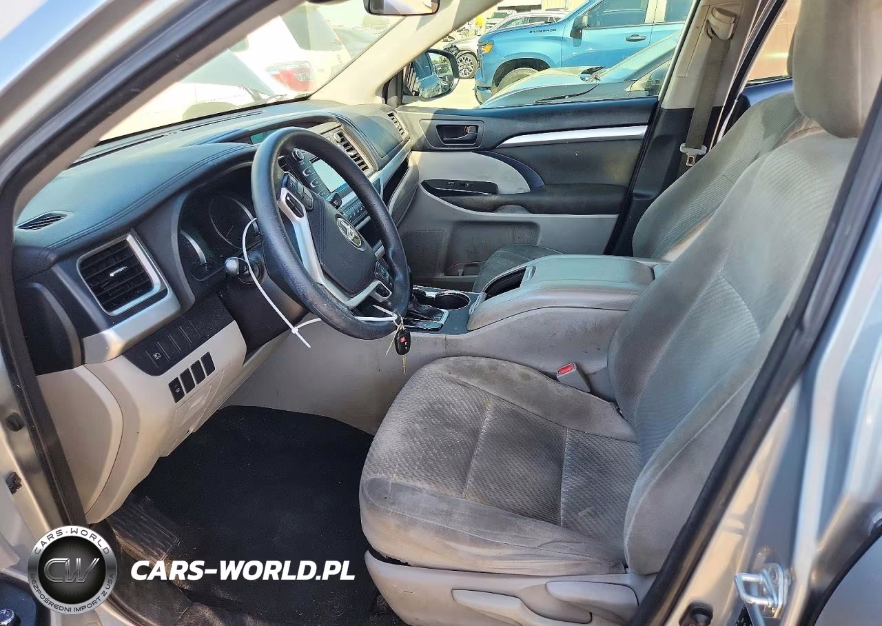 2018 Toyota Highlander Le VIN:5TDZZRFH8JS241222 - 7