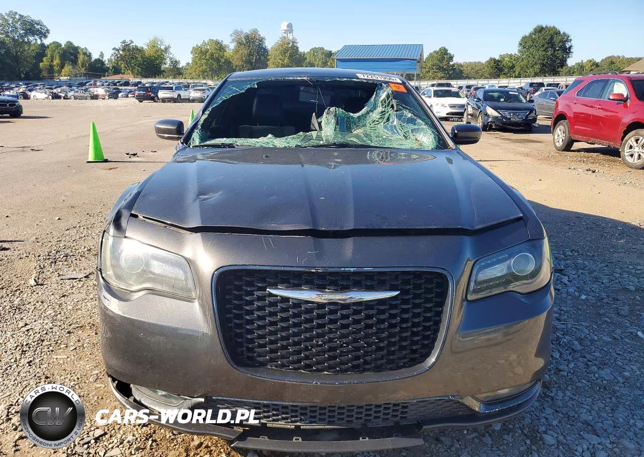 2019 Chrysler 300 S VIN:2C3CCAGG2KH539820 - 4